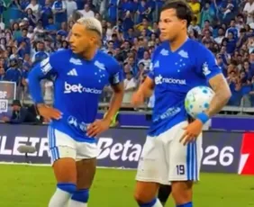 Imagem ilustrativa da imagem Leitura labial mostra discussão de jogadores do Cruzeiro: "Deixa de ser egoísta"