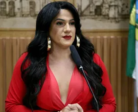 Imagem ilustrativa da imagem Quem é Thabatta Pimenta, primeira deputada federal trans do Nordeste