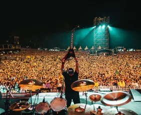 Imagem ilustrativa da imagem Vibra Rock Brasil: Raimundos como primeira atração da edição de 2027 em Vitória