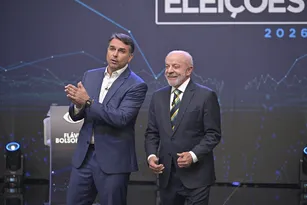 Imagem ilustrativa da imagem Flávio Bolsonaro marca 45%, e Lula tem 44% no 2º turno, aponta Quaest