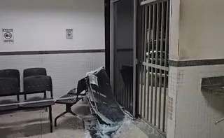 Imagem ilustrativa da imagem Homem invade delegacia, provoca quebra-quebra e é preso na Serra