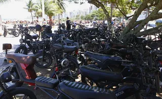 Imagem ilustrativa da imagem Orlas da Grande Vitória viram “mar” de bikes elétricas no feriadão