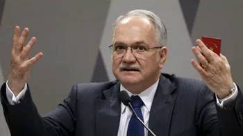 Imagem ilustrativa da imagem Fachin aguarda explicações de ministros para decidir sobre crise