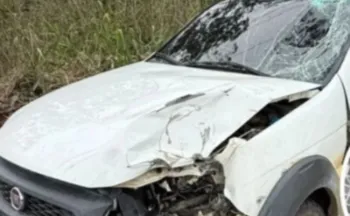 Imagem ilustrativa da imagem Mulher morre após perder controle de moto e colidir com carro em Jaguaré