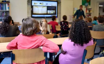 Imagem ilustrativa da imagem Quase metade dos alunos usa IA nas tarefas, mas capacidade digital é baixa