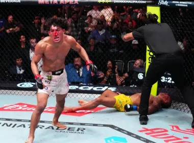 Imagem ilustrativa da imagem Brasileiro desmaia e deixa octógono de maca após luta do UFC em Las Vegas