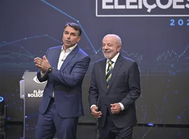 Imagem ilustrativa da imagem Flávio Bolsonaro marca 45%, e Lula tem 44% no 2º turno, aponta Quaest