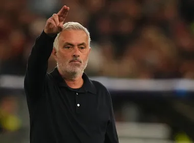 Imagem ilustrativa da imagem Mourinho defende Vini Jr.: "No lugar dele, eu teria forçado uma transferência"