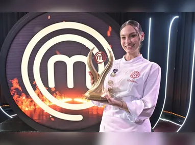 João Vieira, que é chef de restaurante no Estado, prepara prato
