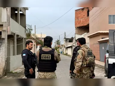 Veículo invadiu a pista em que seguia a equipe policial