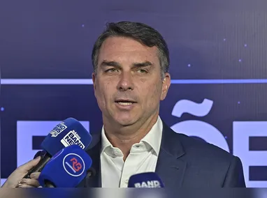 Imagem ilustrativa da imagem "Esfregar algumas verdades na cara dele", diz Flávio