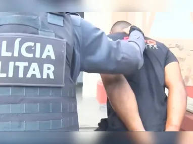 Ação policial foi gravada em vídeo pela própria vítima no banco de trás do automóvel
