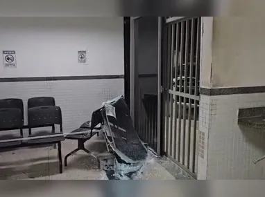 Homem foi preso após descumprir medida protetiva e ameaçar o pai com uma faca