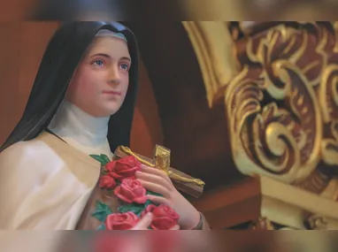 Peregrinação reúne fiéis no caminho para o Convento da Penha, em Vila Velha