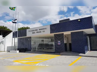 Homem foi preso após descumprir medida protetiva e ameaçar o pai com uma faca