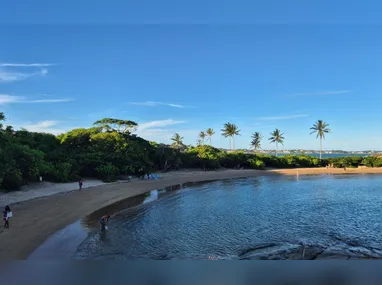 Três trabalhadores ficaram feridos após um andaime despencar nesta quarta-feira (7), na Praia da Costa, em Vila Velha