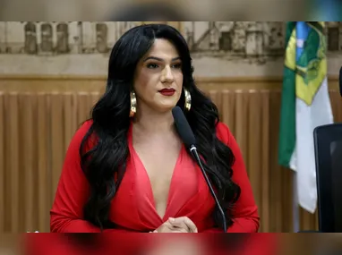 Imagem ilustrativa da imagem Quem é Thabatta Pimenta, primeira deputada federal trans do Nordeste