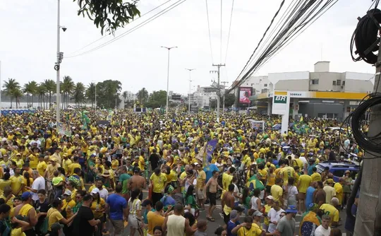 Imagem ilustrativa da imagem Ato de Flávio Bolsonaro reúne apoiadores em Vitória
