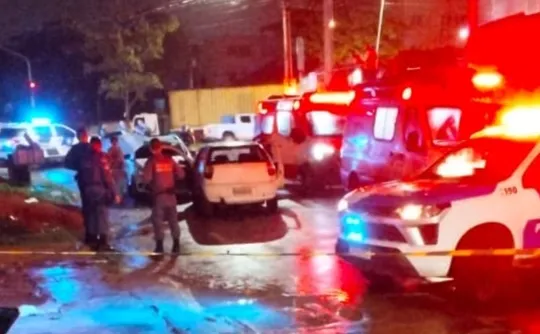 Imagem ilustrativa da imagem Carro é metralhado com mais de 30 tiros em rua de Cariacica