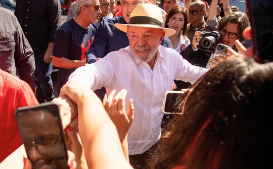 Imagem ilustrativa da imagem Vitória de Lula frustra direita e provoca acusações de fraude e tentativa de golpe