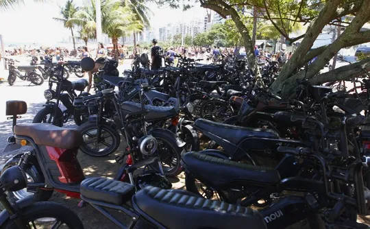 Imagem ilustrativa da imagem Orlas da Grande Vitória viram “mar” de bikes elétricas no feriadão