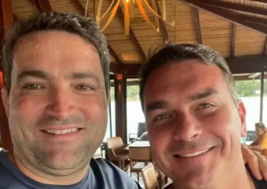Imagem ilustrativa da imagem Advogado amigo de Flávio Bolsonaro operou R$ 5 bilhões com bets em 2025