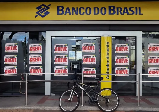 Imagem ilustrativa da imagem Bancários do BB e da Caixa mantêm greve por tempo indeterminado no ES