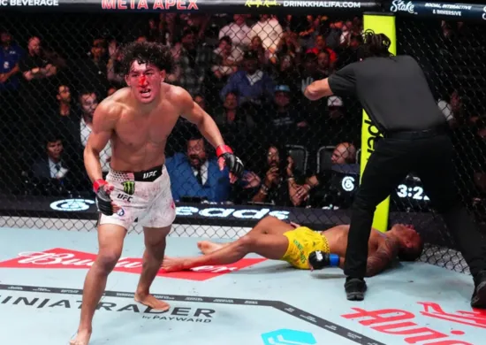 Imagem ilustrativa da imagem Brasileiro desmaia e deixa octógono de maca após luta do UFC em Las Vegas
