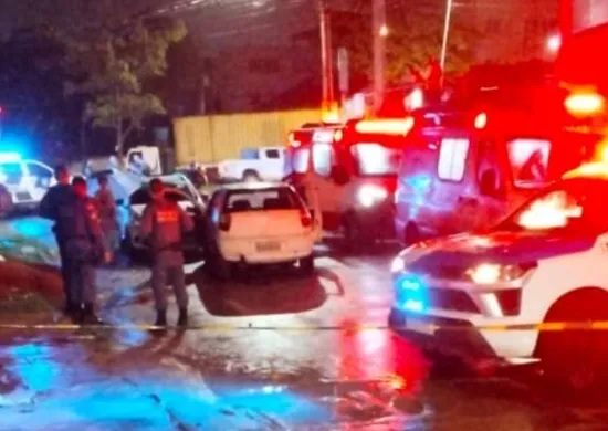 Imagem ilustrativa da imagem Carro é metralhado com mais de 30 tiros em rua de Cariacica
