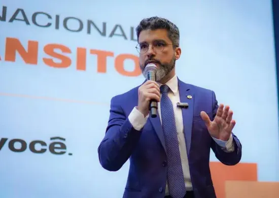 Imagem ilustrativa da imagem “Drogômetro” tem de diferenciar uso de remédio de “abuso na balada”, diz secretário