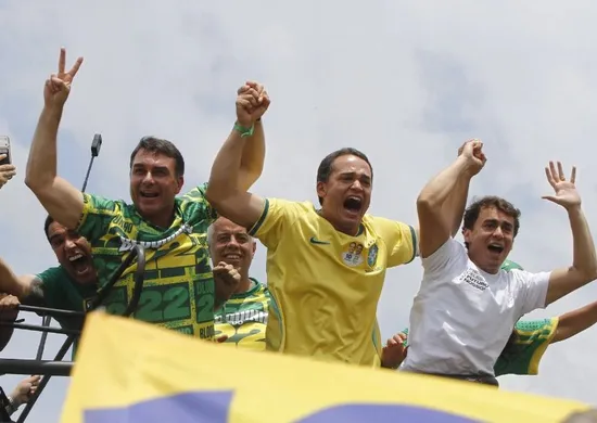 Imagem ilustrativa da imagem Em ato com Flávio no ES, Pazolini diz que quer reduzir violência contra mulher