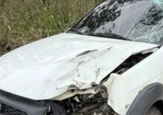 Imagem ilustrativa da imagem Mulher morre após perder controle de moto e colidir com carro em Jaguaré