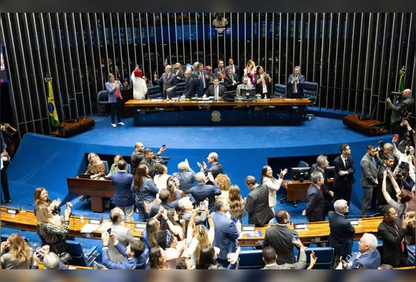 Senadores festejam aprovação da PEC que acaba com a escala 6x1 sem alterações: promulgação semana que vem
