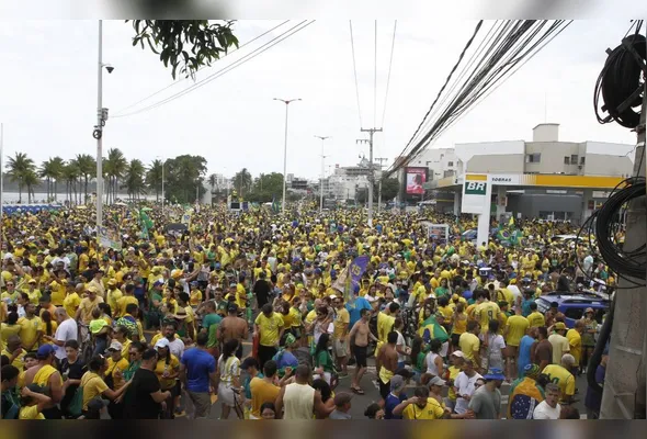 A concentração do "Bloquinho do 22", como tem sido chamado os atos convocados pelo deputado Nikolas, percorreu cinco quarteirões da orla de Camburi