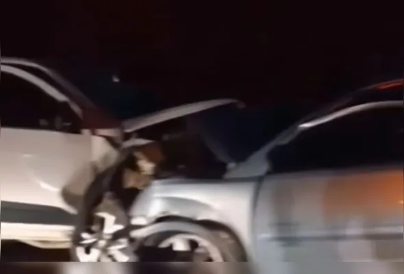 Dois carros colidiram de frente em grave acidente registrado na BR-101 em São Mateus