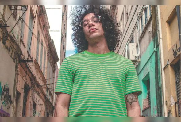 Novelo faz show ao meio-dia na Praça Costa Pereira