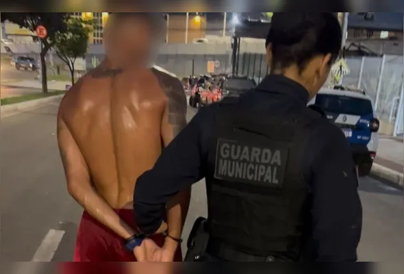 Homem foi preso após descumprir medida protetiva e ameaçar o pai com uma faca