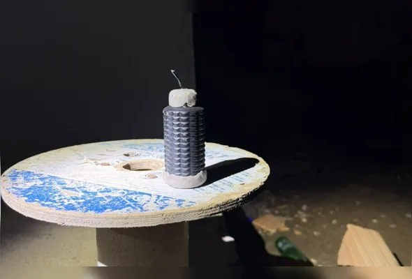 Granada de fabricação caseira foi apreendida durante a ação e precisou ser detonada