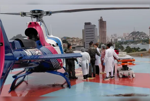 Uma idosa de 68 anos foi resgatada por aeronave após ser atingida por árvore em Ibatiba e levada ao HEUE