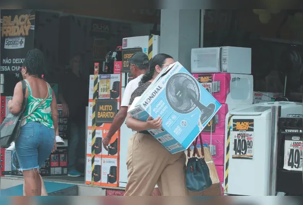 Compras de fim de ano: vagas para vendedor, estoquista e funções de apoio em crediário, financeiro e pagamentos