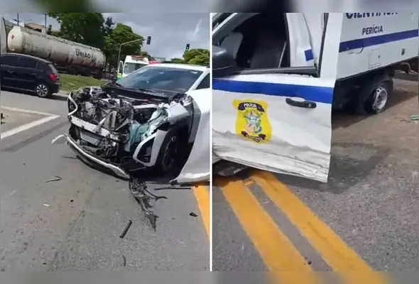 Batida envolveu um rabecão e um carro de passeio