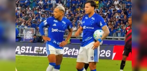 Leitura labial mostra discussão de jogadores do Cruzeiro: "Deixa de ser egoísta"