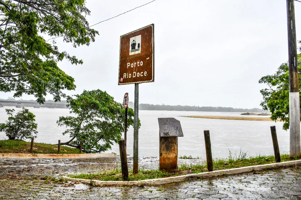 Imagem ilustrativa da imagem FOTOS | Após chuvas, Rio Doce volta a ficar cheio