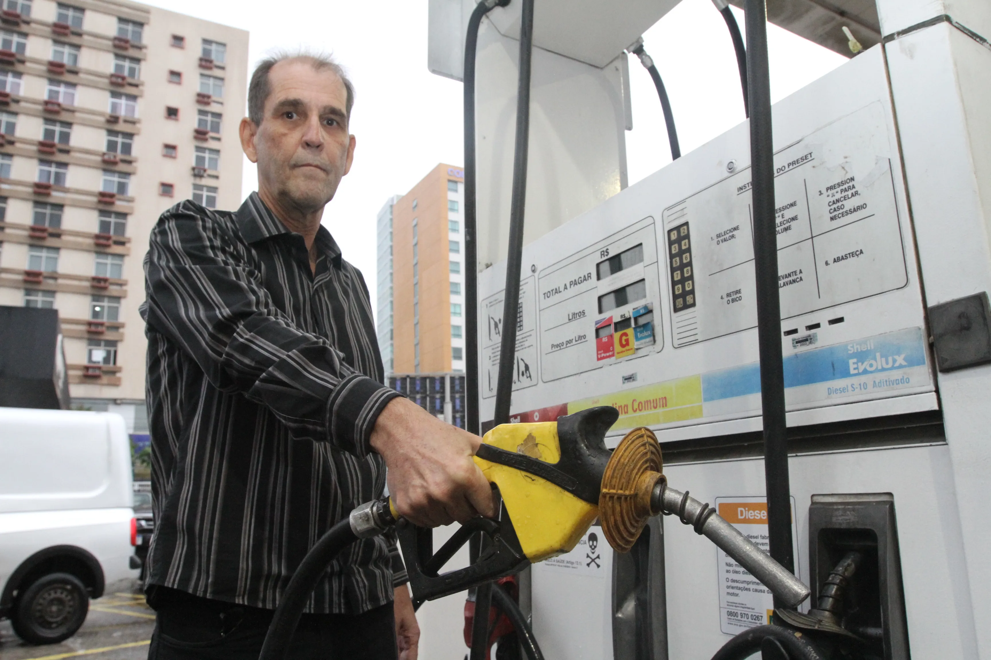Imagem ilustrativa da imagem Petrobras alerta sobre risco de faltar combustível em novembro
