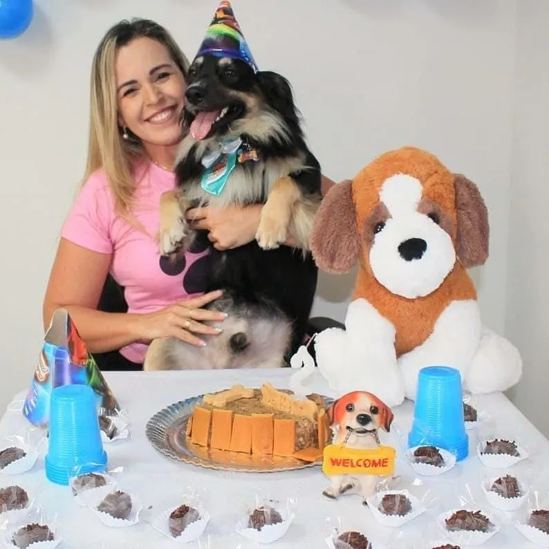 Imagem ilustrativa da imagem Cachorro ganha festa de aniversário no gabinete de vereadora na Serra