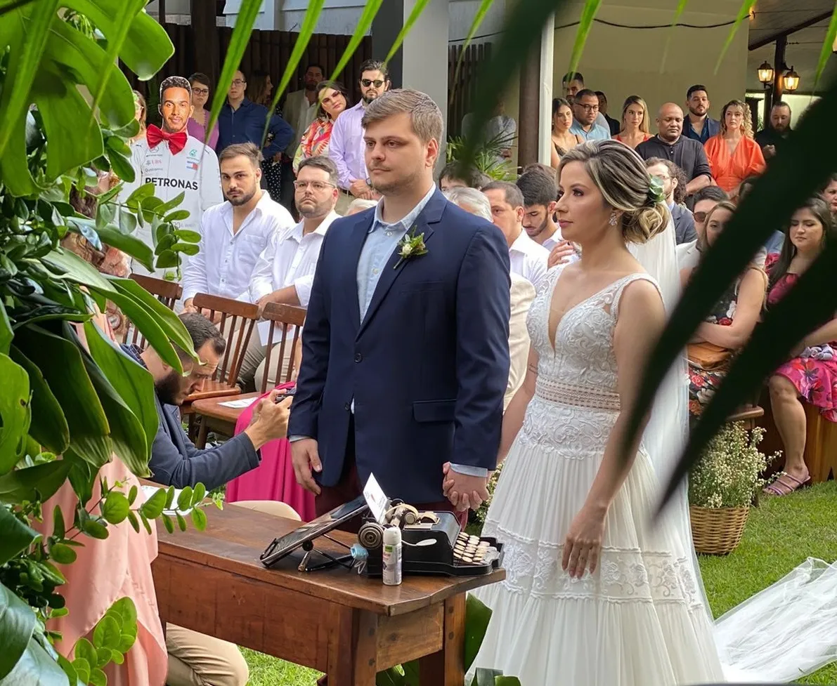 Imagem ilustrativa da imagem Lewis Hamilton compartilha vídeo de casamento de fãs capixabas: "Maravilhoso"