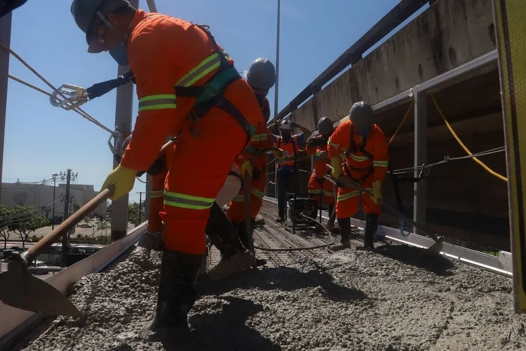 Imagem ilustrativa da imagem Ciclovia na Terceira Ponte começa a receber piso e já tem 500 metros