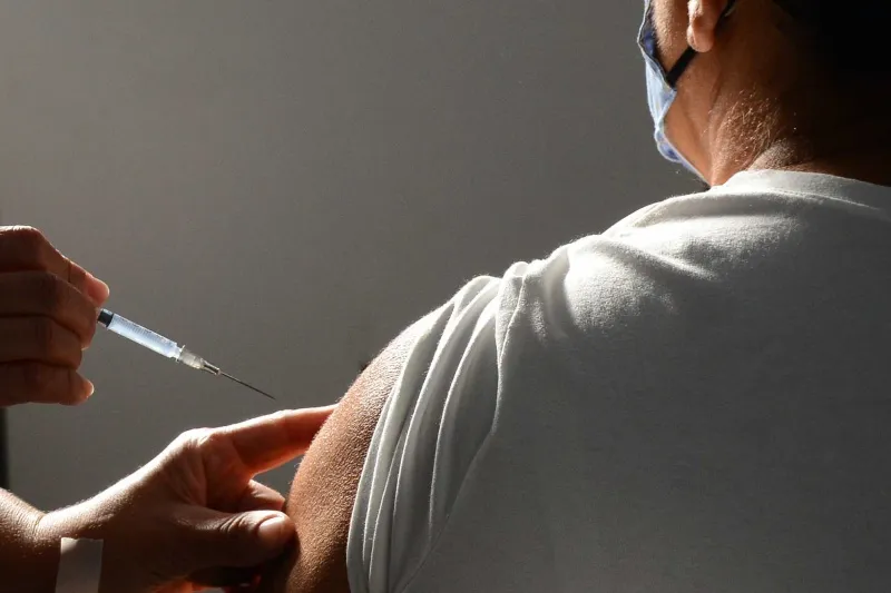 Imagem ilustrativa da imagem Covid-19: 90% dos adultos brasileiros já tomaram a 1ª dose da vacina