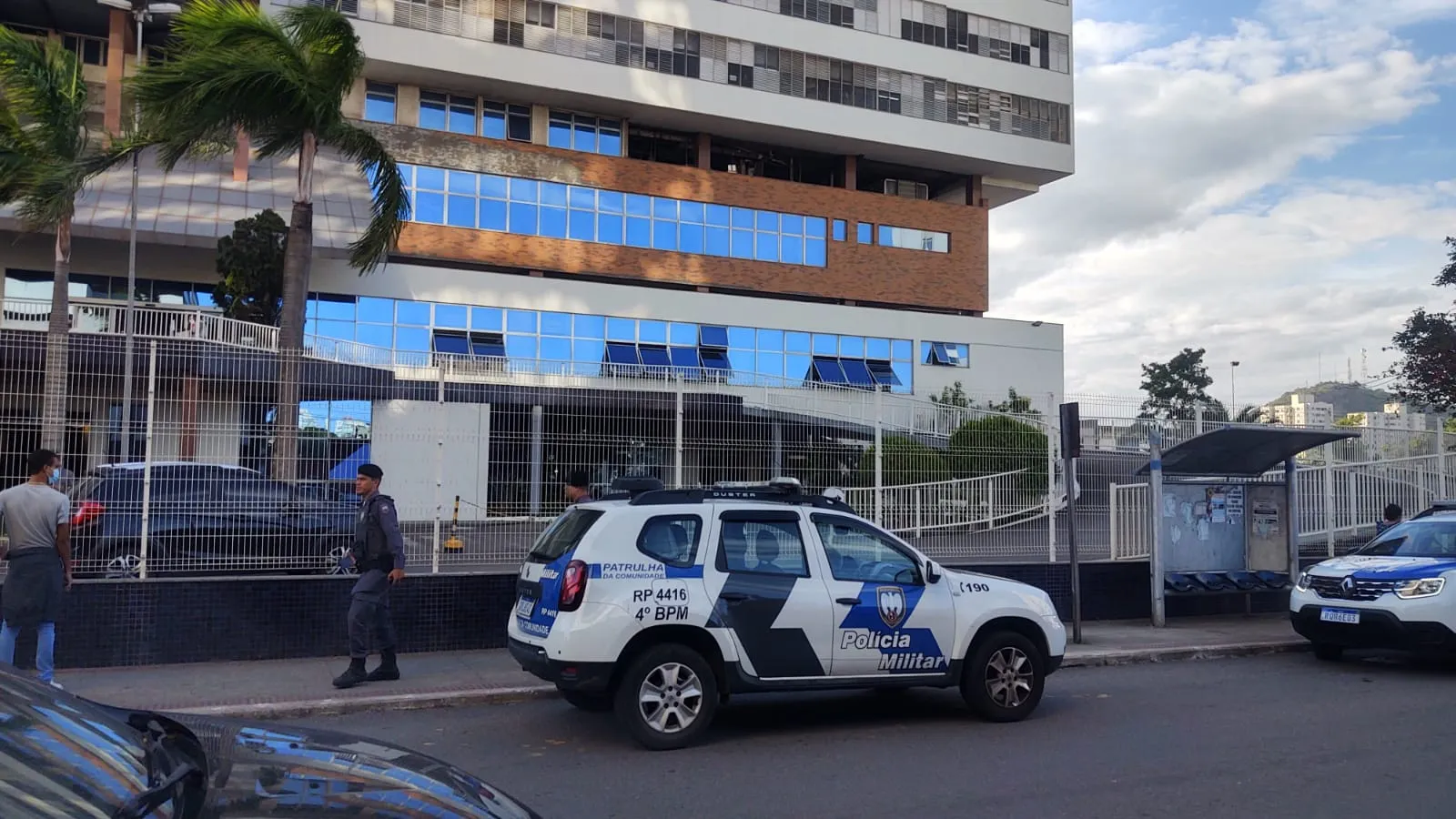 Imagem ilustrativa da imagem Suspeito baleado dirige até hospital após perseguição da PM em Vila Velha