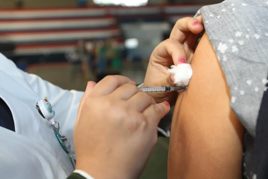Imagem ilustrativa da imagem Prefeitura abre mais de 14 mil vagas para vacinar contra covid
